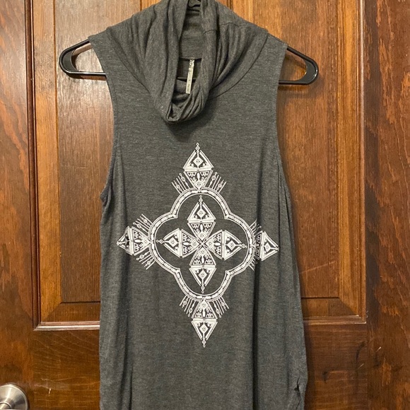 JC fits inc. gray sleeveless tunic. - Picture 4 of 9